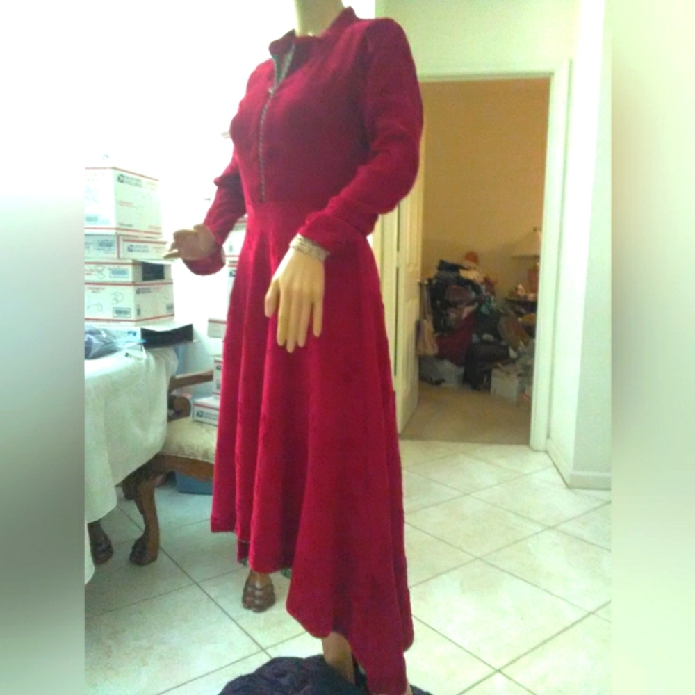 VINTAGE SPECIAL TOP MICRO VELVET 9000 UNIQUE DRESS RED W GREEN & GOLD TRIM HI/LO